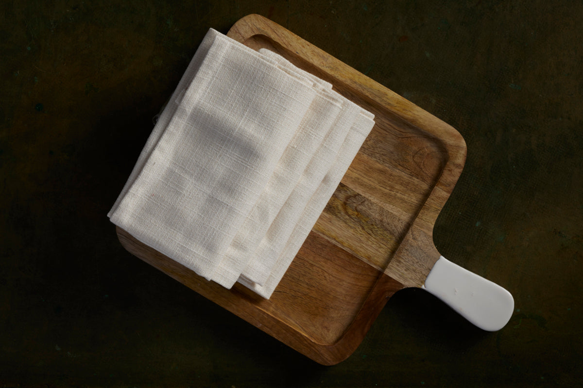 Set of 4 Napkins with White Handle Wooden Tray