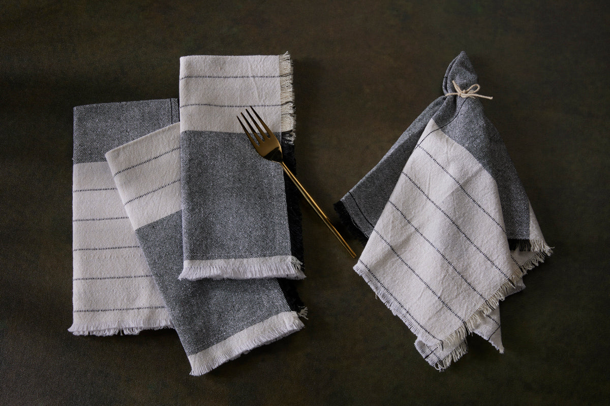 Set of 4  Craft Fringe Napkins  - 100 % Cotton - Ivory / Black